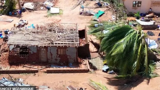 Three-year-old girl dey among dozen wey die for Mozambique sake of 'intense' cyclone
